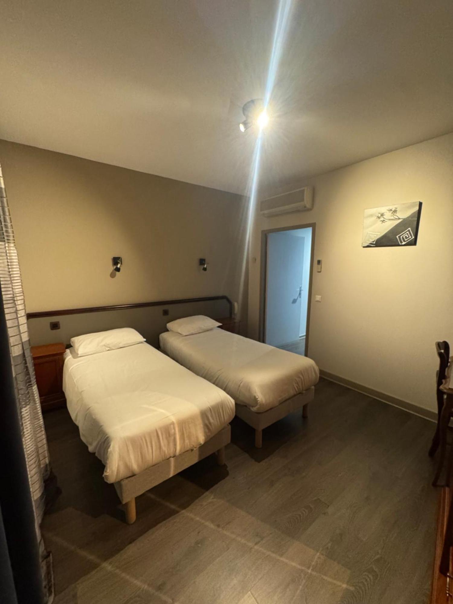 Hotel Restaurant Henry Puy-lʼÉvêque Eksteriør bilde
